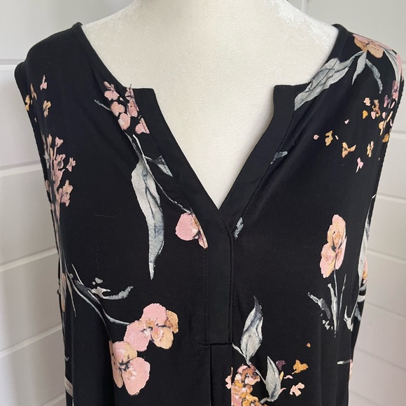 Reitman’s Size XL Sleeveless/V-neck Floral top, EUC - Picture 5 of 15